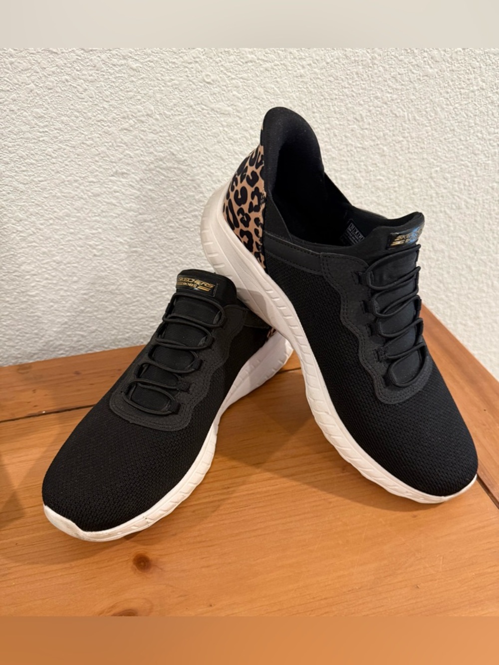 Skechers Women's Black/leopard Slip-Ins Athletic Shoes size 11